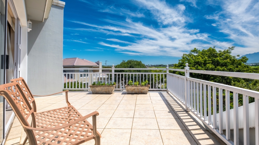 3 Bedroom Property for Sale in Kingswood Golf Estate Western Cape